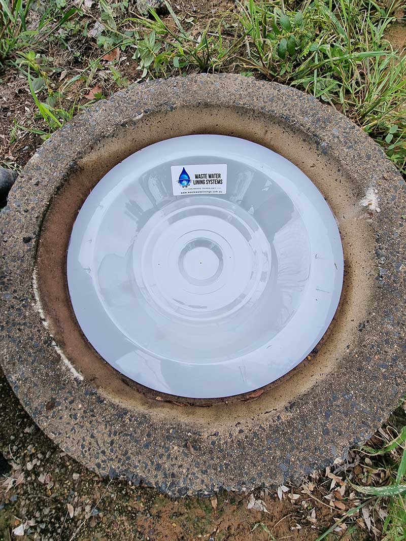 Manhole water and odour prevention